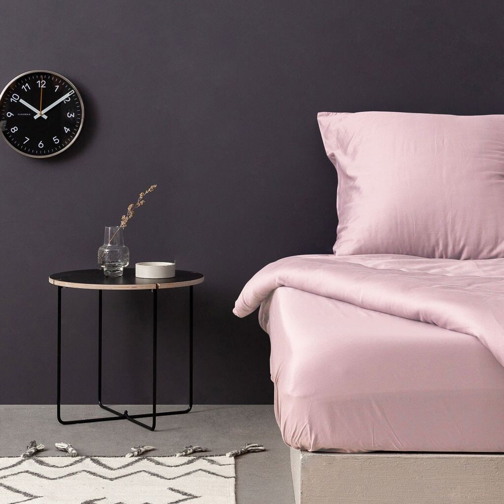 L'Essentiel Linge de Maison, De Light Pink, Маленькая сатиновая простыня для двуспальных кроватей (DE), светло-розовый, 100% хлопковый сатин, 130 x 190+30 см
L'Essentiel Linge de Maison, De Light Pink, Маленькая сатиновая простыня для двуспальных кроватей (DE), светло-розовый, 100% хлопковый сатин, 130 x 190+30 см