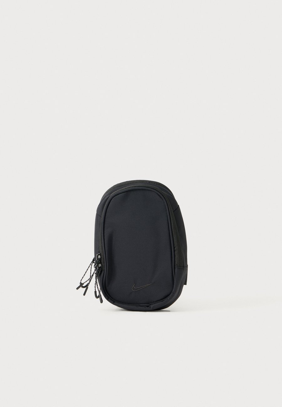 Сумка кросс-боди Nike Sportswear COMMUTE CROSSBODY UNISEX, Black/Anthracite/Black
Сумка кросс-боди Nike Sportswear COMMUTE CROSSBODY UNISEX, Black/Anthracite/Black