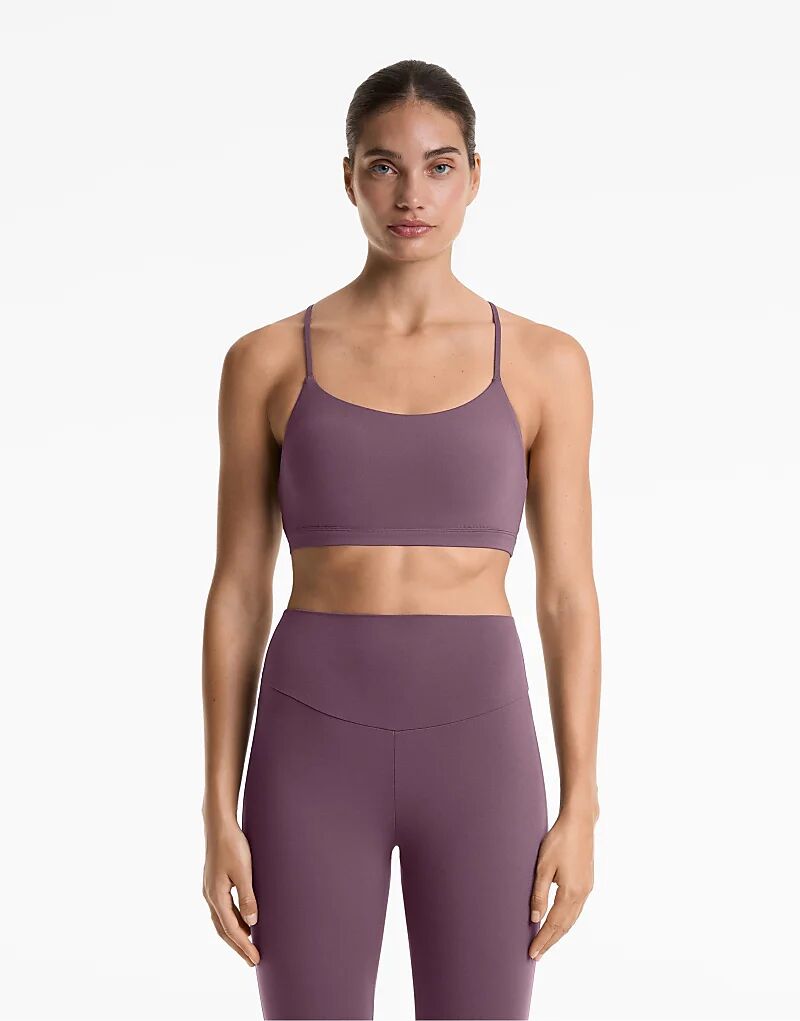 Спортивный бюстгальтер Oysho Comfortlux с легкой поддержкой и перекрещивающимися бретелями в лиловом цвете
Спортивный бюстгальтер Oysho Comfortlux с легкой поддержкой и перекрещивающимися бретелями в лиловом цвете