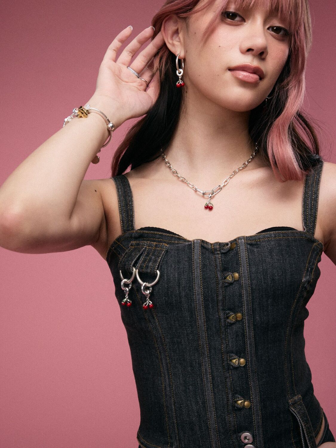 Комплект ожерелий с подвесками-вишнями от Меган Pandora
Комплект ожерелий с подвесками-вишнями от Меган Pandora