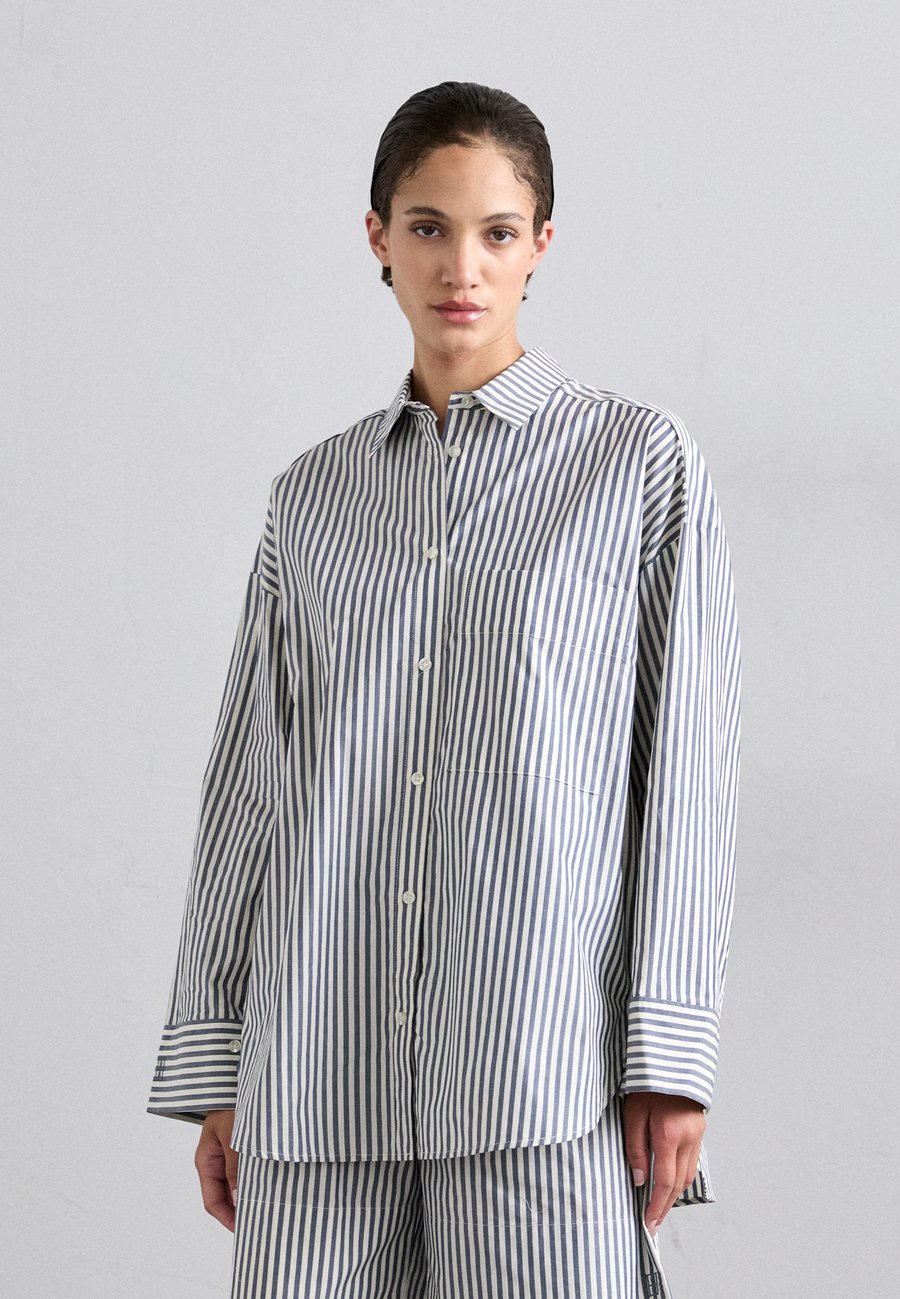 Блуза By Malene Birger DERRIS, Naval Academy /Dark Blue
Блуза By Malene Birger DERRIS, Naval Academy /Dark Blue
