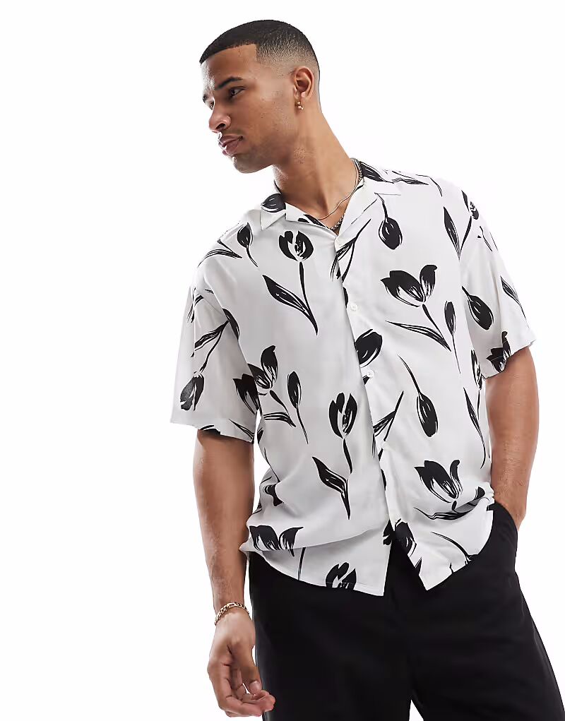 Рубашка с цветочным принтом и воротником Jack & Jones Revere, белая
Рубашка с цветочным принтом и воротником Jack & Jones Revere, белая