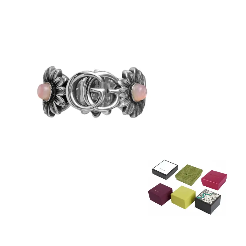 GUCCI Кольцо Double G с цветком и розовой жемчужиной
GUCCI Кольцо Double G с цветком и розовой жемчужиной
