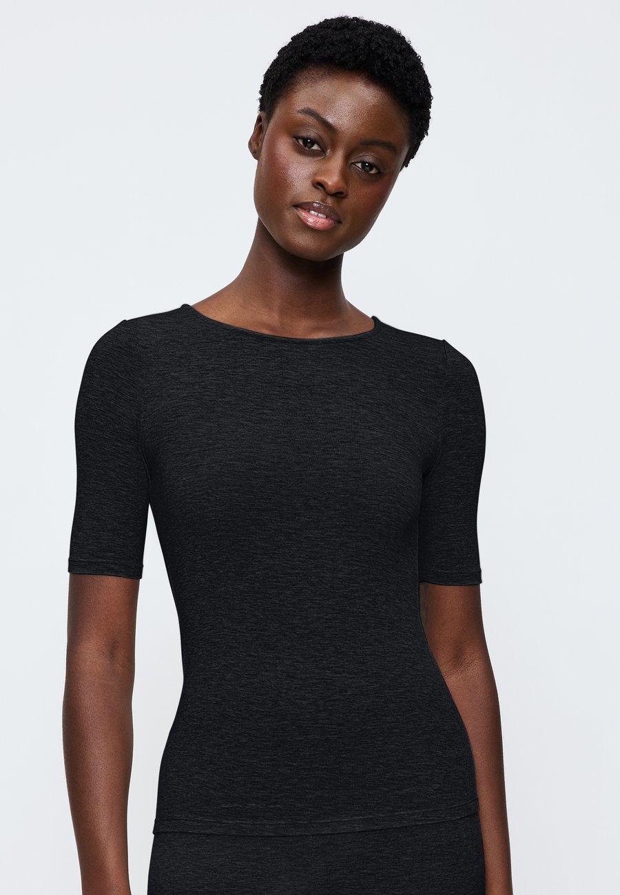 Футболка Triumph Basic T-shirt, Black, Черный, Футболка Triumph Basic T-shirt, Black
Футболка Triumph Basic T-shirt, Black, Черный, Футболка Triumph Basic T-shirt, Black