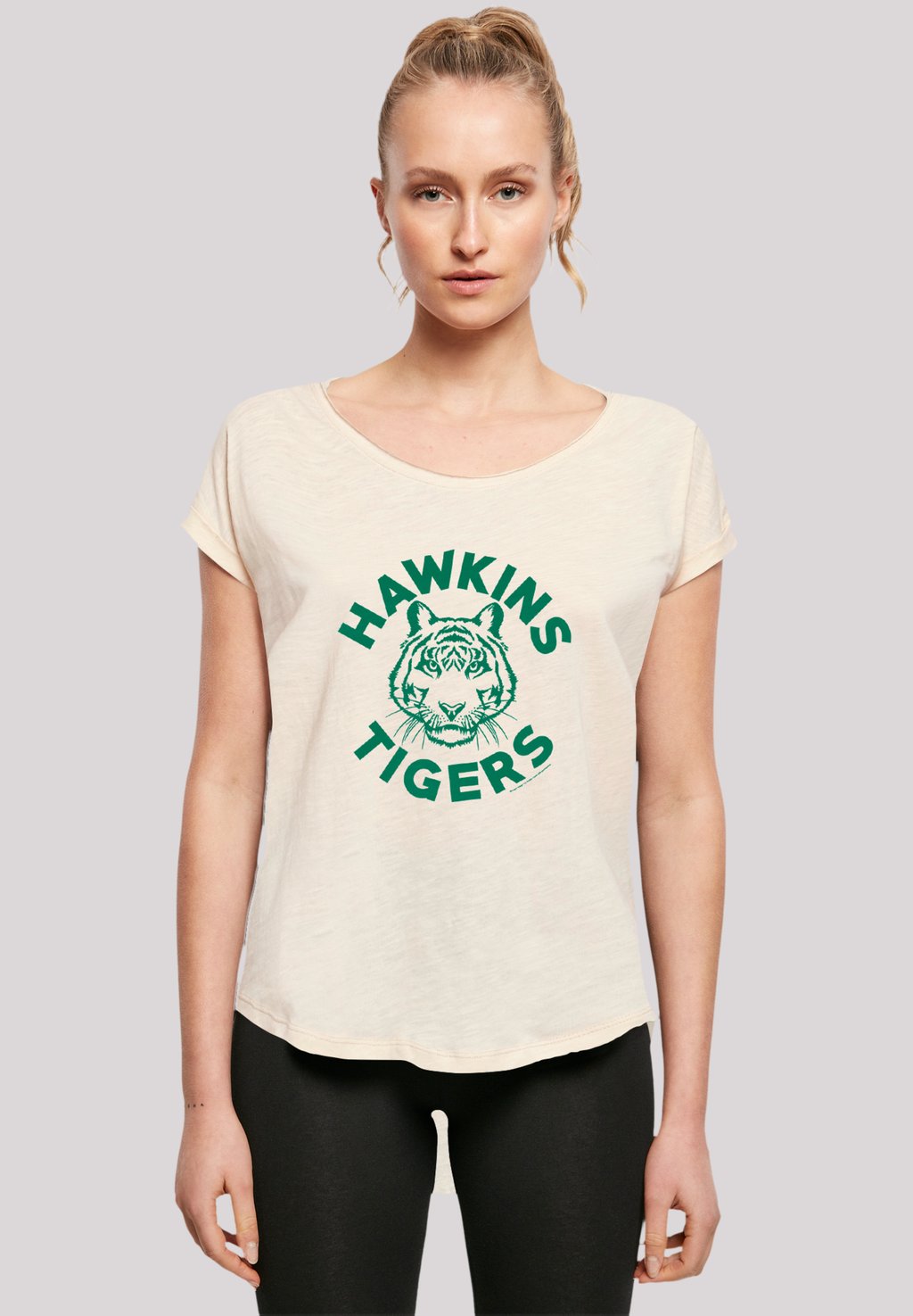 Футболка с принтом STRANGER THINGS HAWKINS TIGERS NETFLIX TV SERIES F4NT4STIC, песочный
Футболка с принтом STRANGER THINGS HAWKINS TIGERS NETFLIX TV SERIES F4NT4STIC, песочный