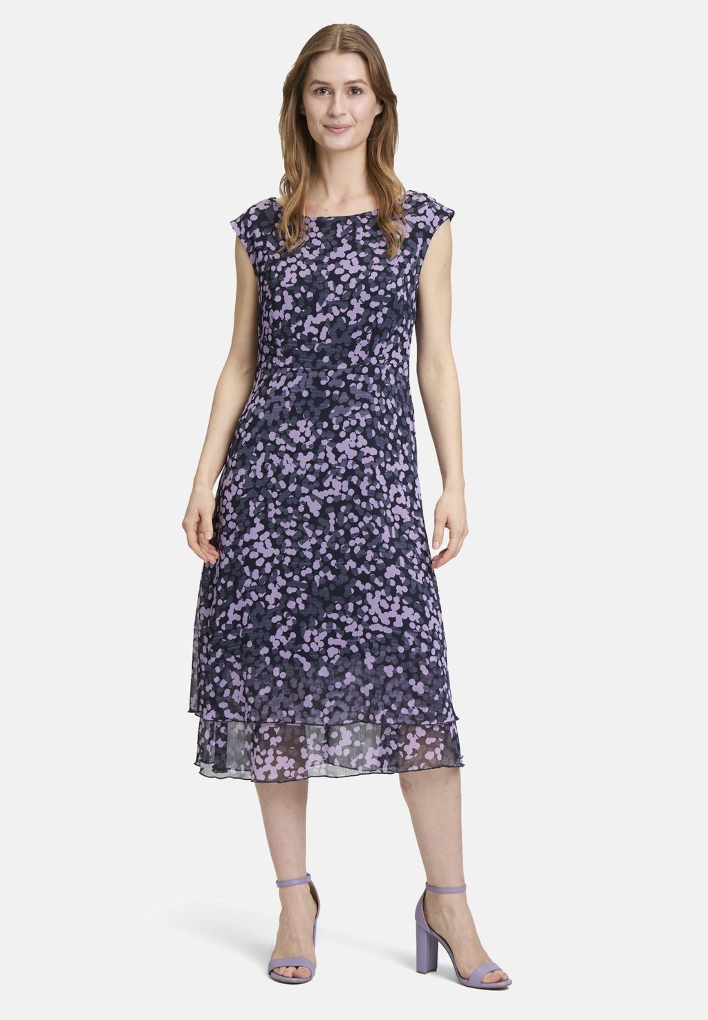 Повседневное платье MIDI MIT STUFEN Betty & Co, синий
Повседневное платье MIDI MIT STUFEN Betty & Co, синий