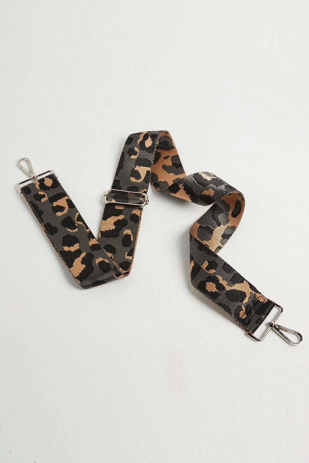 Ремешок через плечо Темный леопардовый принт Betsy & Floss, серый
Ремешок через плечо Темный леопардовый принт Betsy & Floss, серый