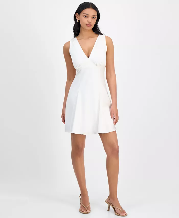 Женское платье с V-образным вырезом, без рукавов, силуэт А-силуэт Bar III, белый
Женское платье с V-образным вырезом, без рукавов, силуэт А-силуэт Bar III, белый