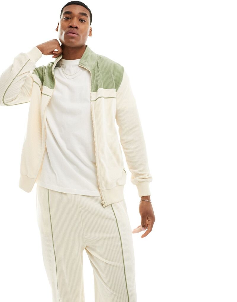Белоснежная велюровая куртка в рубчик стандартного кроя ASOS DESIGN с зеленой отделкой
Белоснежная велюровая куртка в рубчик стандартного кроя ASOS DESIGN с зеленой отделкой
