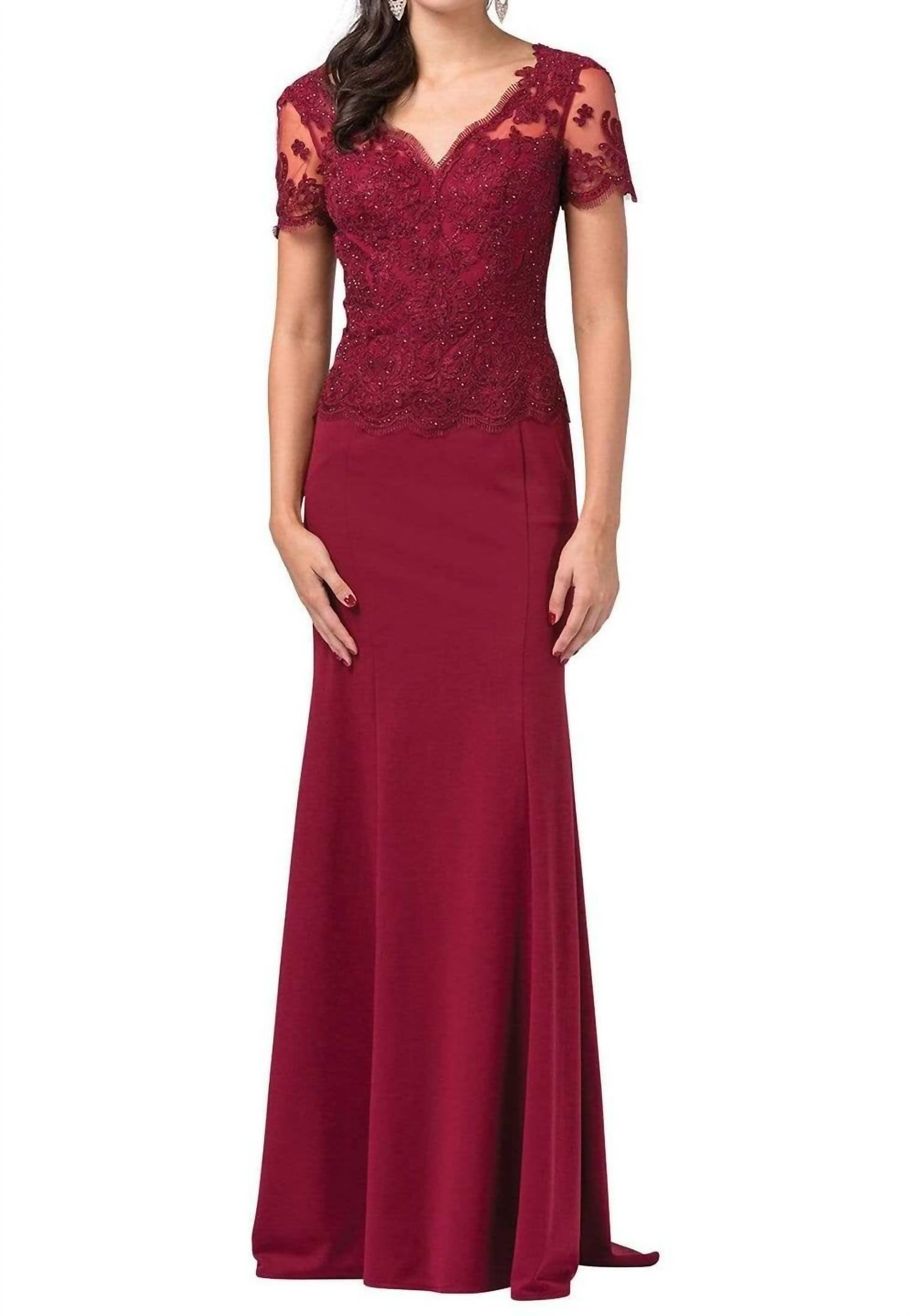 Бордовое платье с короткими рукавами и стразовым декором Dancing Queen
Бордовое платье с короткими рукавами и стразовым декором Dancing Queen