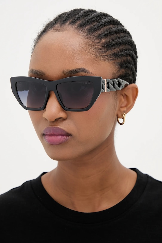 Солнцезащитные очки Guess, черный
Солнцезащитные очки Guess, черный