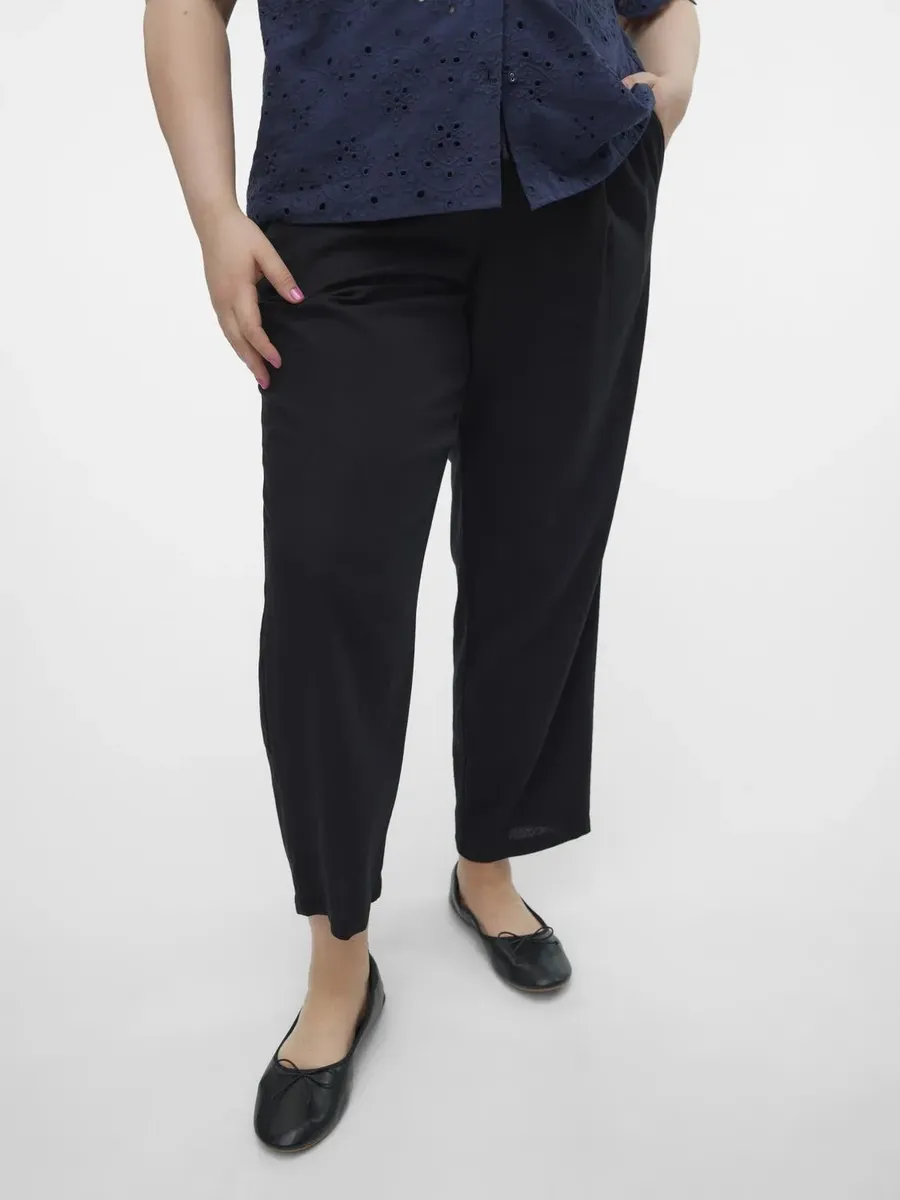Брюки без застежки Vero Moda Curve "VMJESMILO ANKLE PANTS WVN GA NOOS CUR", черный 
Брюки без застежки Vero Moda Curve "VMJESMILO ANKLE PANTS WVN GA NOOS CUR", черный