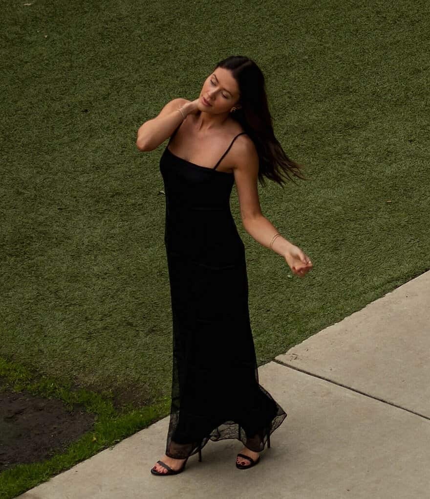 Длинное кружевное платье-комбинация без рукавов Gianni Bini x Caelynn Bell Bella, черный
Длинное кружевное платье-комбинация без рукавов Gianni Bini x Caelynn Bell Bella, черный