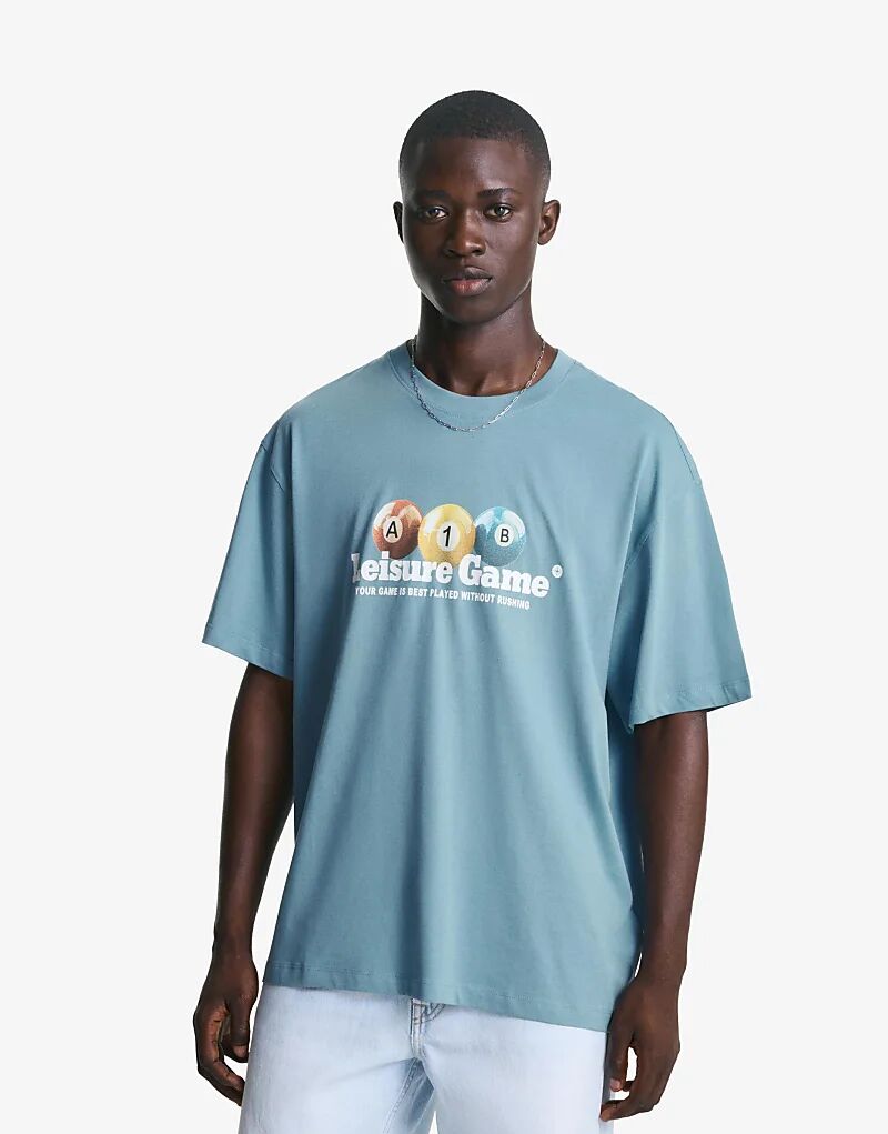 Футболка Bershka с короткими рукавами и принтом, средне-синего цвета
Футболка Bershka с короткими рукавами и принтом, средне-синего цвета