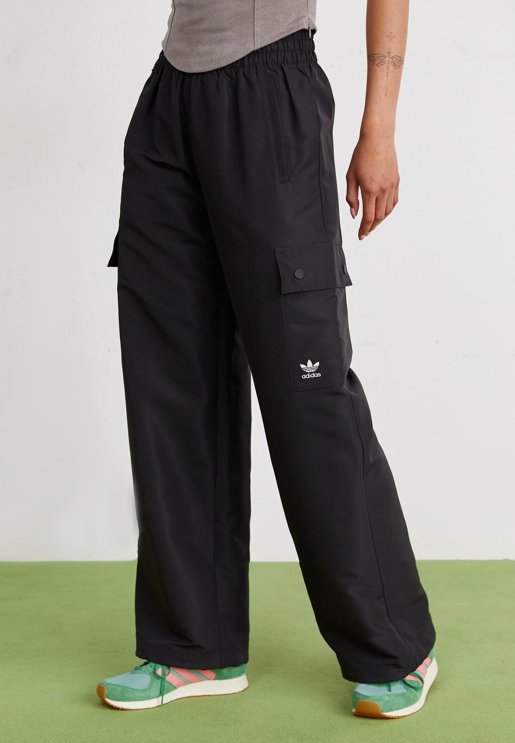 Брюки-карго adidas, черный
Брюки-карго adidas, черный