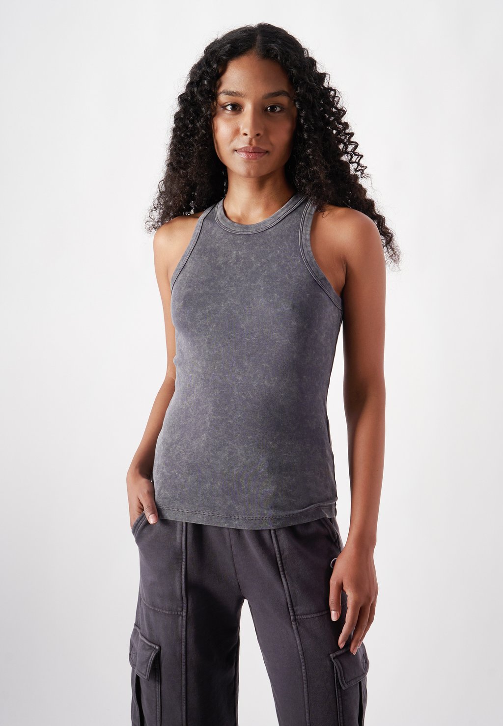 Топ TANK MINERAL DYE Champion, серый
Топ TANK MINERAL DYE Champion, серый