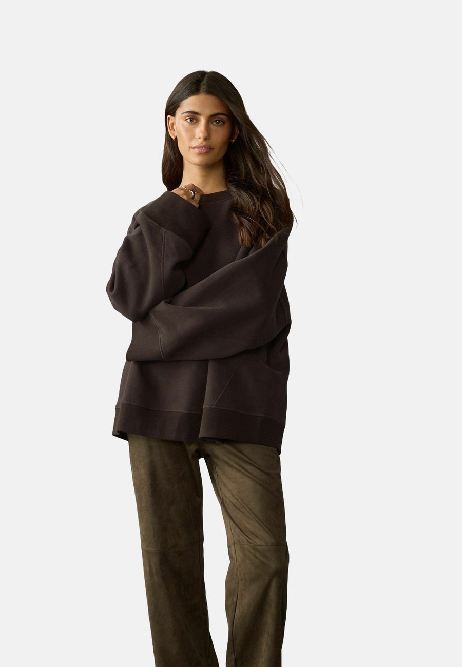 Толстовка Next CREW NECK LONG SLEEVE, Chocolate Brown/Brown
Толстовка Next CREW NECK LONG SLEEVE, Chocolate Brown/Brown