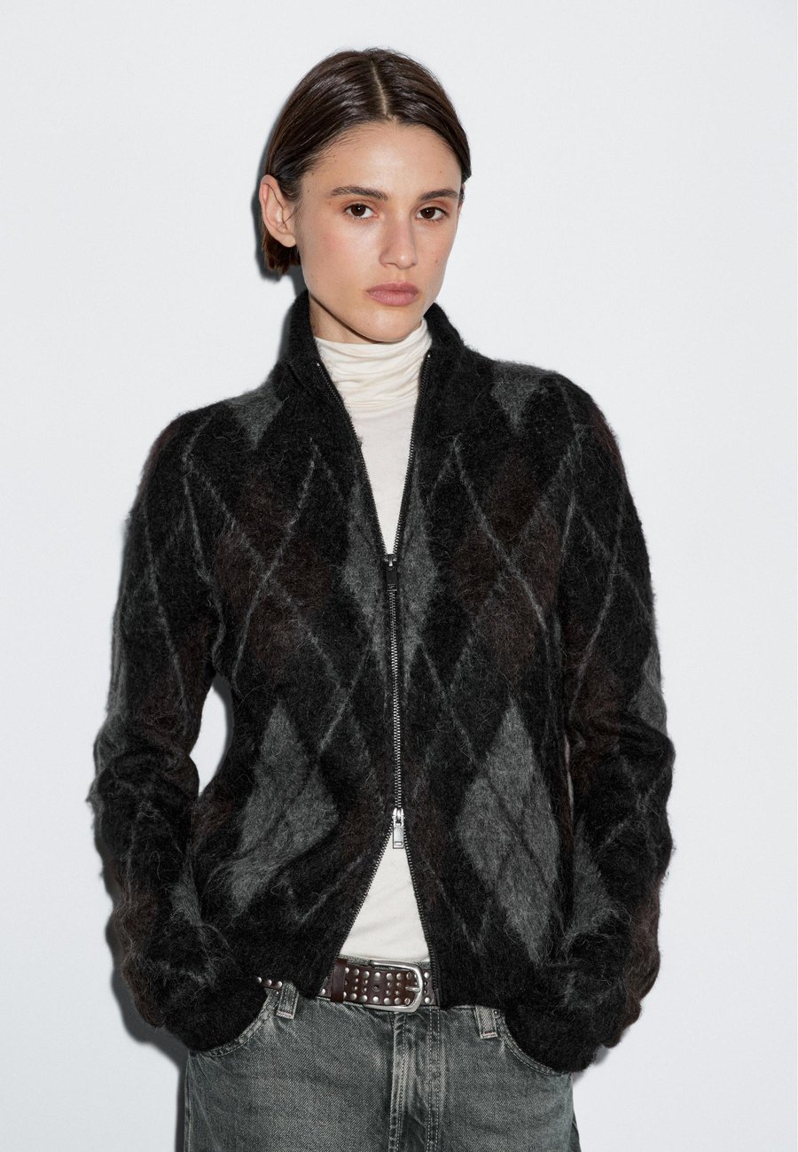 Кардиган Massimo Dutti Cardigan, Black
Кардиган Massimo Dutti Cardigan, Black