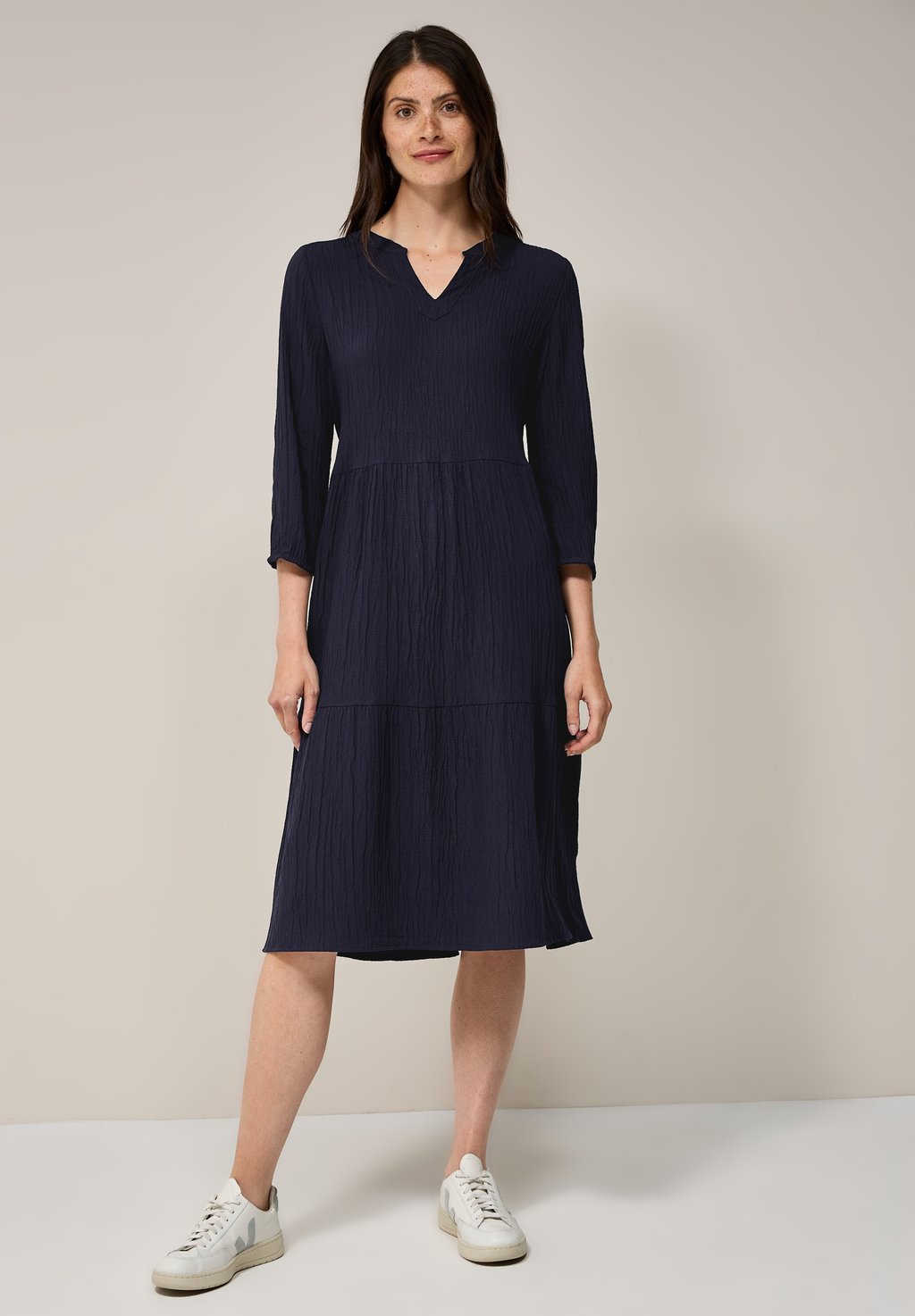 Повседневное платье MIT VOLANTS Cecil, цвет Blau
Повседневное платье MIT VOLANTS Cecil, цвет Blau