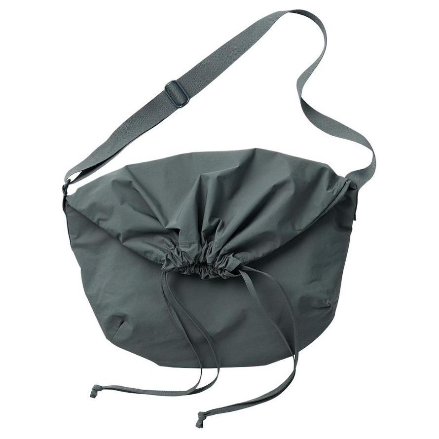 Полиэстеровая сумка через плечо, унисекс зеленая UNIQLO
Полиэстеровая сумка через плечо, унисекс зеленая UNIQLO