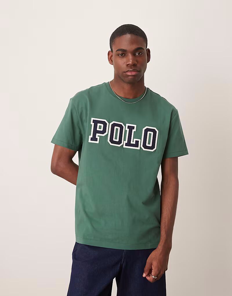 Футболка Polo Ralph Lauren с аппликацией логотипа, классического свободного кроя, темно-зеленого цвета
Футболка Polo Ralph Lauren с аппликацией логотипа, классического свободного кроя, темно-зеленого цвета