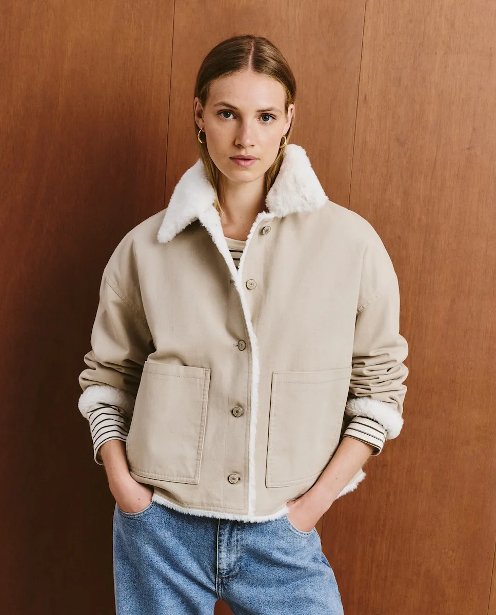Женская куртка-бомбер из гладкой кожи с мехом ягненка Southern Cotton, бежевый
Женская куртка-бомбер из гладкой кожи с мехом ягненка Southern Cotton, бежевый