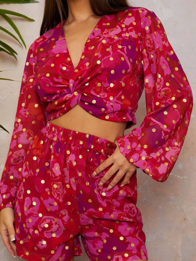 Шорты с абстрактным принтом из фольгированных пятен Chi Chi London, Berry
Шорты с абстрактным принтом из фольгированных пятен Chi Chi London, Berry