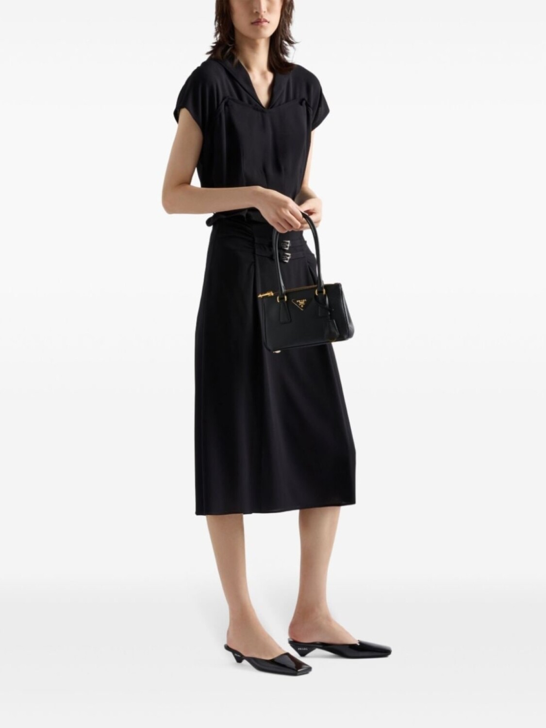 Мини-сумка Prada Galleria из сафьяновой кожи, черный
Мини-сумка Prada Galleria из сафьяновой кожи, черный