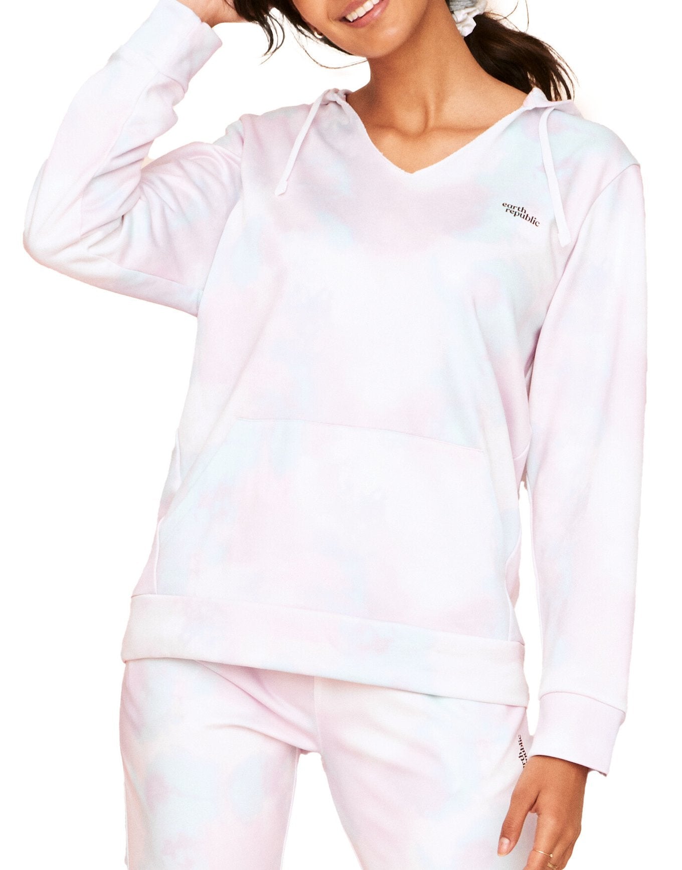 Женская толстовка с капюшоном Earth Republic Faye Adore Me, цвет tie dye (athleisure print 2)
Женская толстовка с капюшоном Earth Republic Faye Adore Me, цвет tie dye (athleisure print 2)