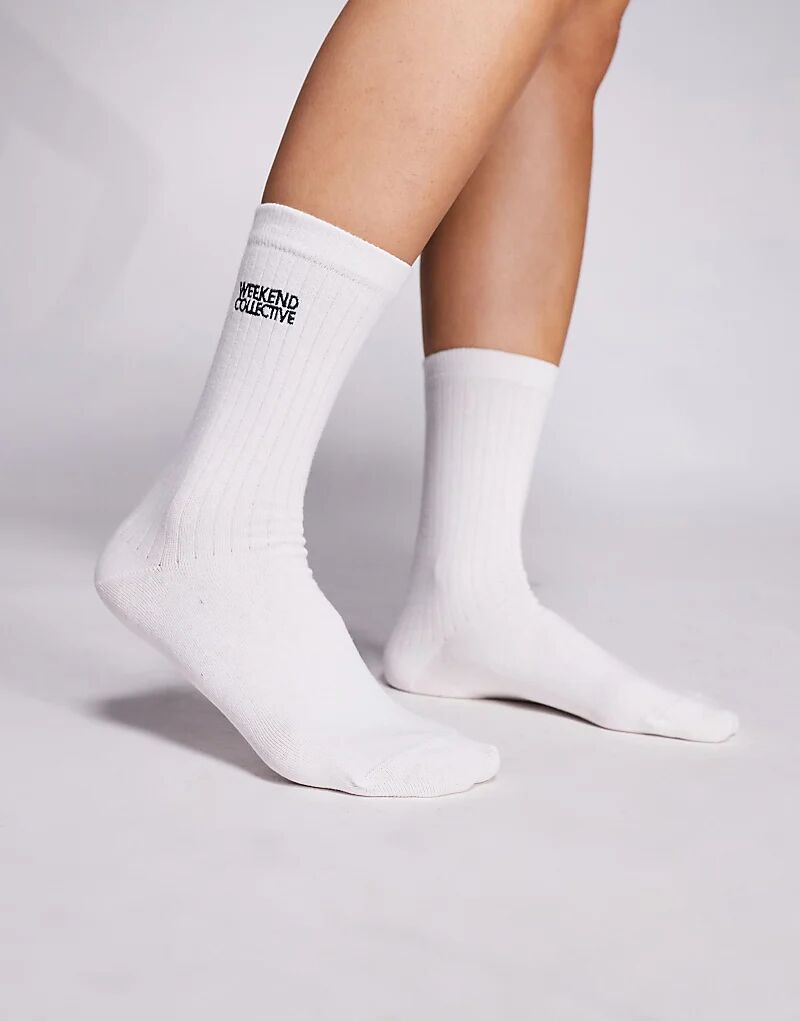 Носок Weekend Collective с вышитым рисунком белого цвета
Носок Weekend Collective с вышитым рисунком белого цвета