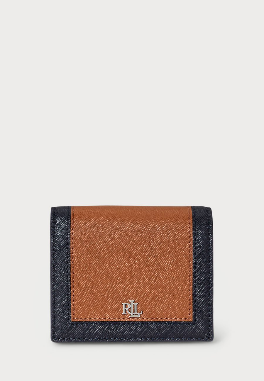 Кошелек Lauren Ralph Lauren COLOR-BLOCKED LEATHER COMPACT WALLET, Tan/Navy/Brown
Кошелек Lauren Ralph Lauren COLOR-BLOCKED LEATHER COMPACT WALLET, Tan/Navy/Brown