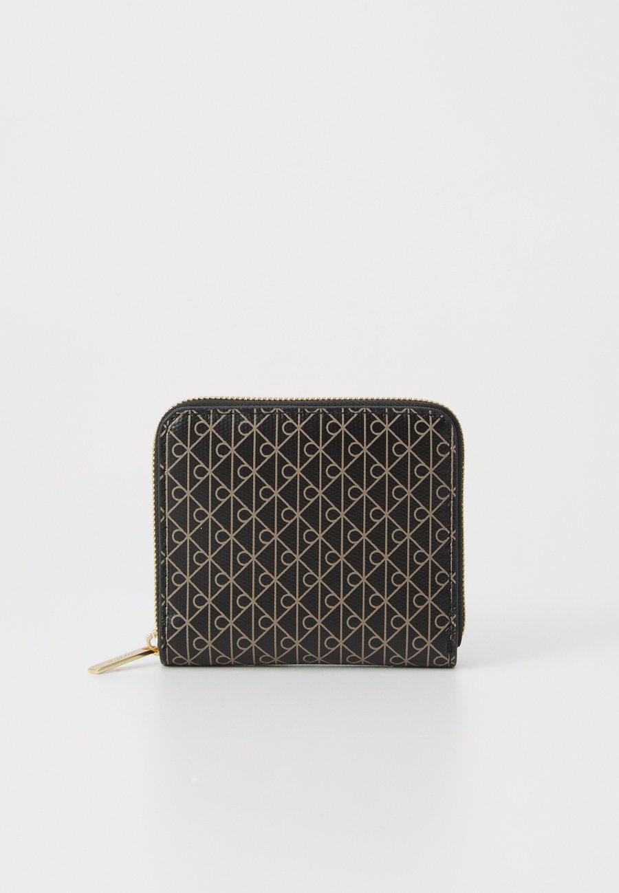 Кошелек Calvin Klein EMBLEM SQUARE ZIP AROUND, Black /Black
Кошелек Calvin Klein EMBLEM SQUARE ZIP AROUND, Black /Black