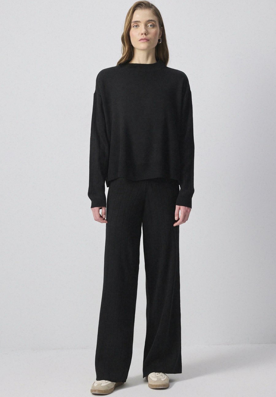 Джемпер Touché Privé TAKIM, Black/Black
Джемпер Touché Privé TAKIM, Black/Black