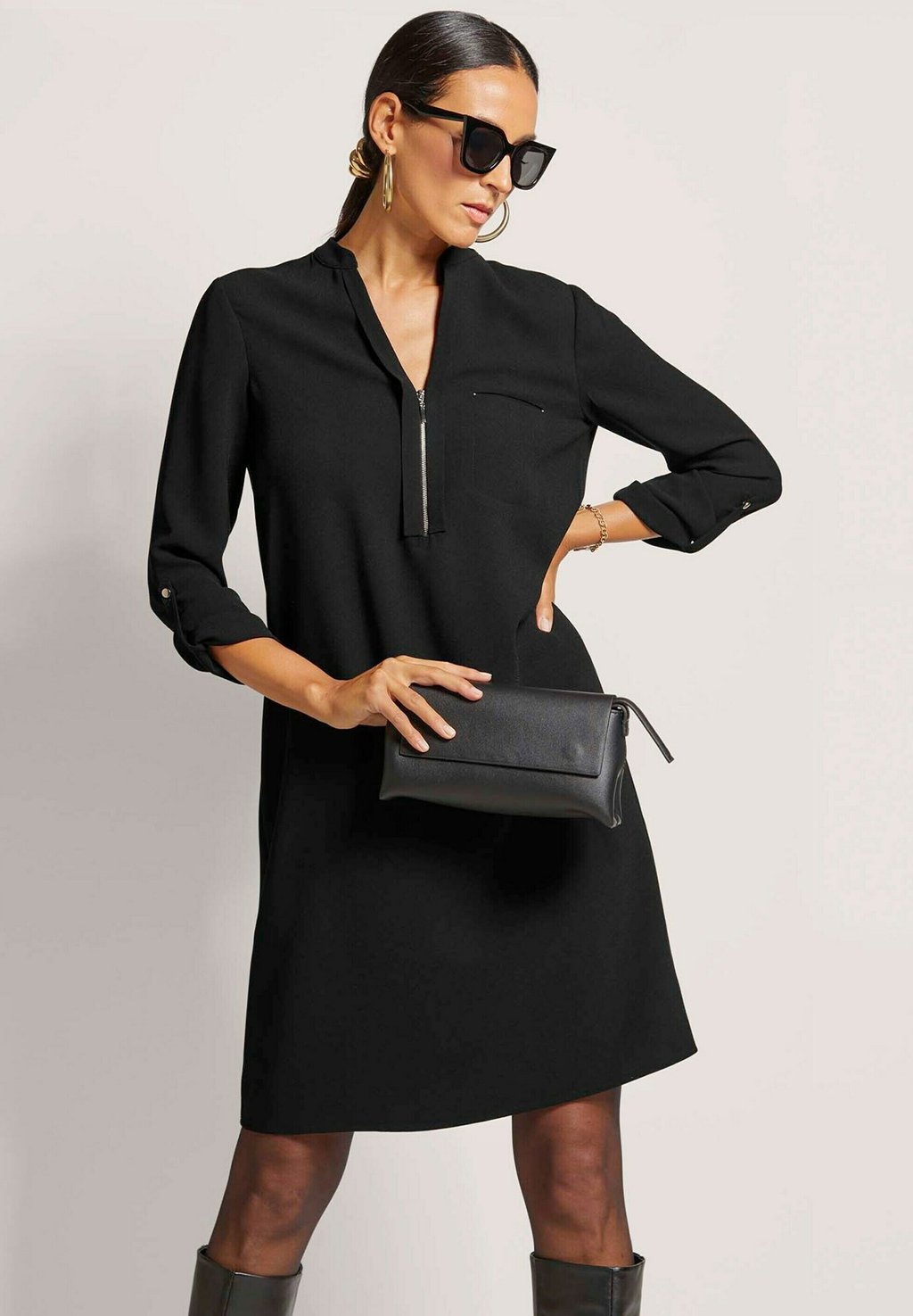 Повседневное платье MIT TASCHEN MADELEINE, черный
Повседневное платье MIT TASCHEN MADELEINE, черный