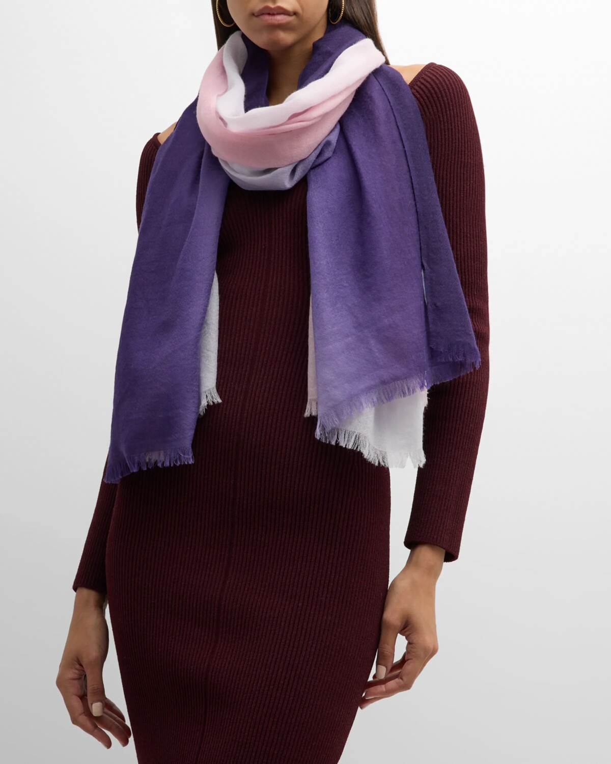 Кашемировый шарф с эффектом омбре Sofia Cashmere, цвет Lanvenderpurple Ombre Tbd
Кашемировый шарф с эффектом омбре Sofia Cashmere, цвет Lanvenderpurple Ombre Tbd