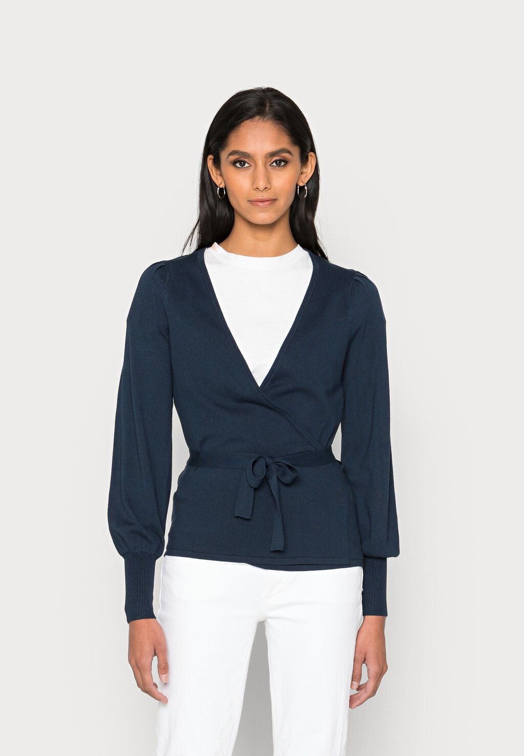 Кардиган Kaffe КАРДИГАН С ЗАПАХОМ ANNO ASTRID, цвет midnight marine, Синий, Кардиган Kaffe КАРДИГАН С ЗАПАХОМ ANNO ASTRID, цвет midnight marine
Кардиган Kaffe КАРДИГАН С ЗАПАХОМ ANNO ASTRID, цвет midnight marine, Синий, Кардиган Kaffe КАРДИГАН С ЗАПАХОМ ANNO ASTRID, цвет midnight marine