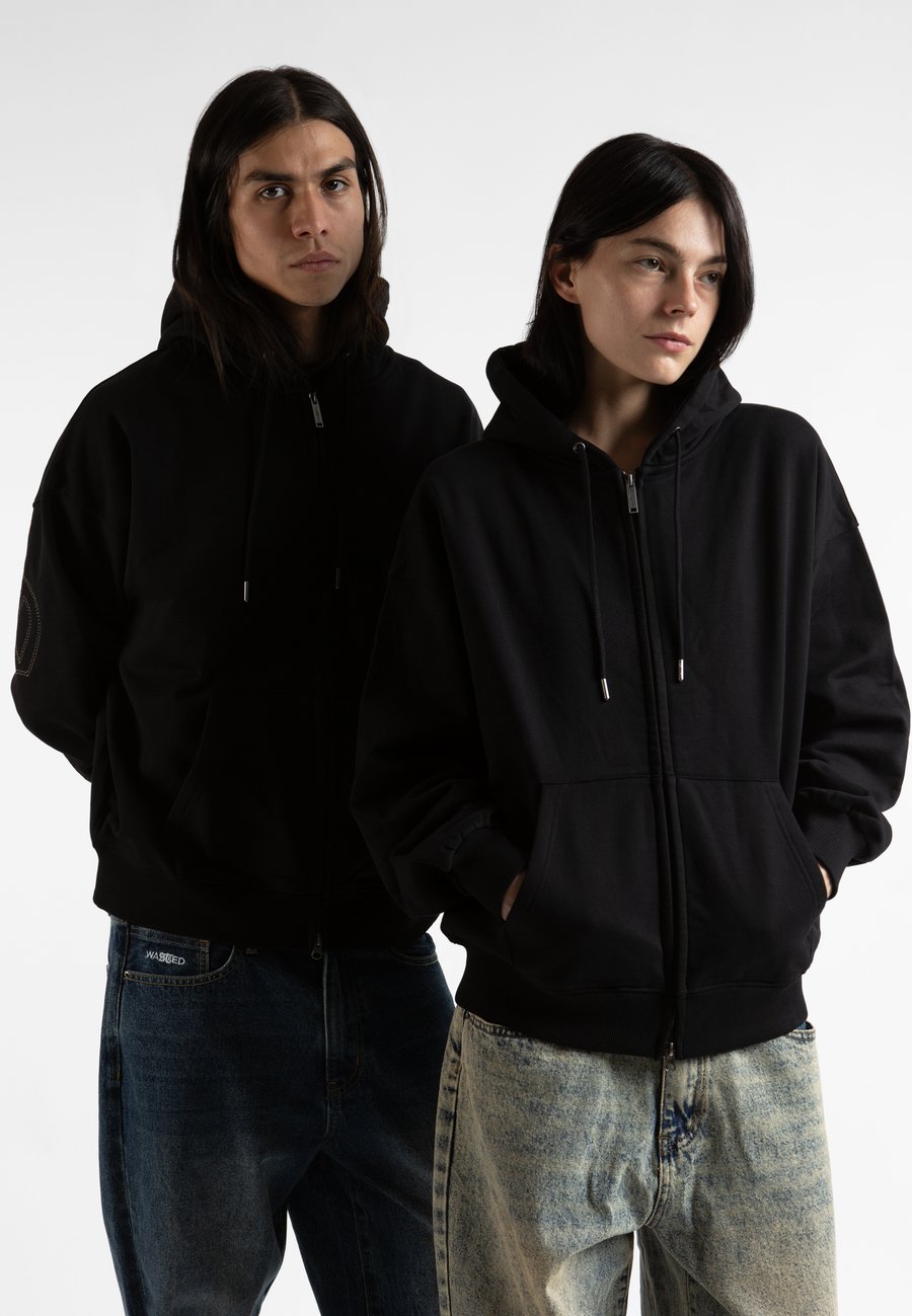 Толстовка Wasted Paris CHAD BOXY ZIP HOODIE UNISEX, Black
Толстовка Wasted Paris CHAD BOXY ZIP HOODIE UNISEX, Black