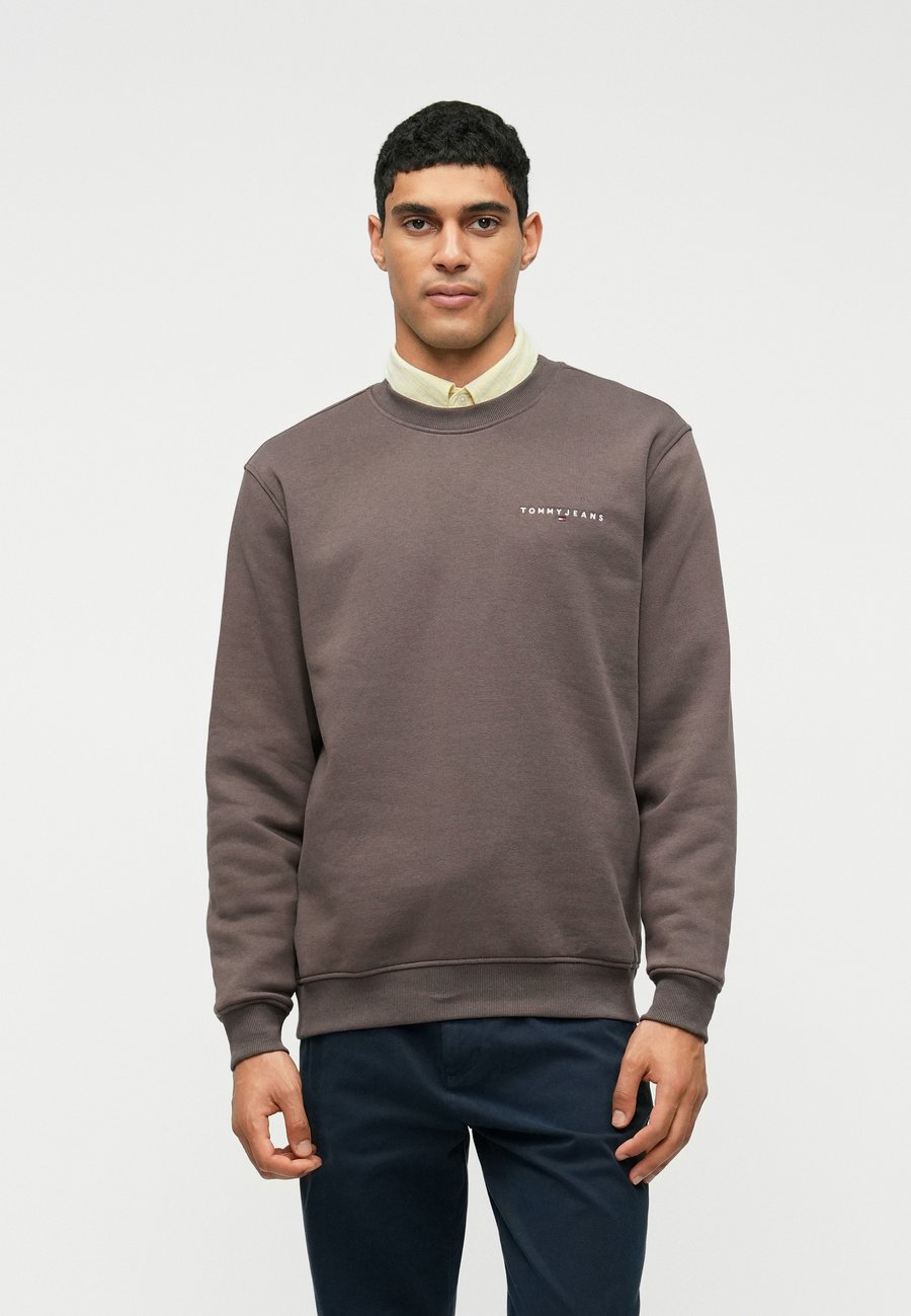 Толстовка Tommy Jeans LINEAR CREW , Black Walnut/Brown, Черный, Толстовка Tommy Jeans LINEAR CREW , Black Walnut/Brown
Толстовка Tommy Jeans LINEAR CREW , Black Walnut/Brown, Черный, Толстовка Tommy Jeans LINEAR CREW , Black Walnut/Brown