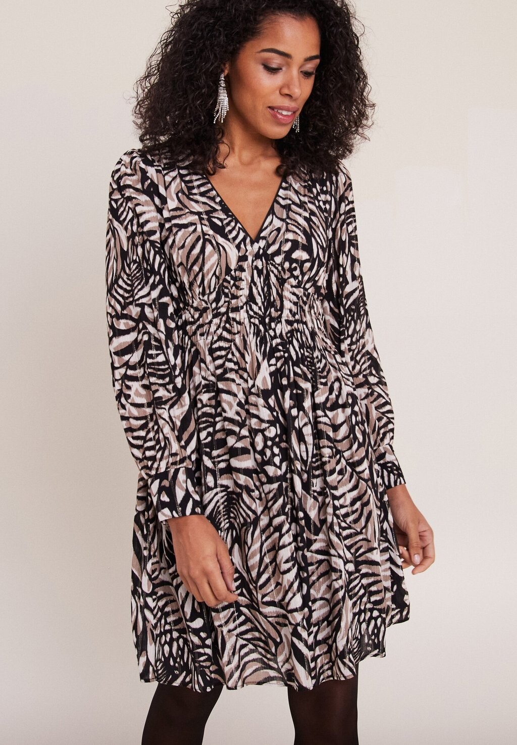 Повседневное платье FLIESSENDES AUSGESTELLTES Breal, цвет marron clair
Повседневное платье FLIESSENDES AUSGESTELLTES Breal, цвет marron clair