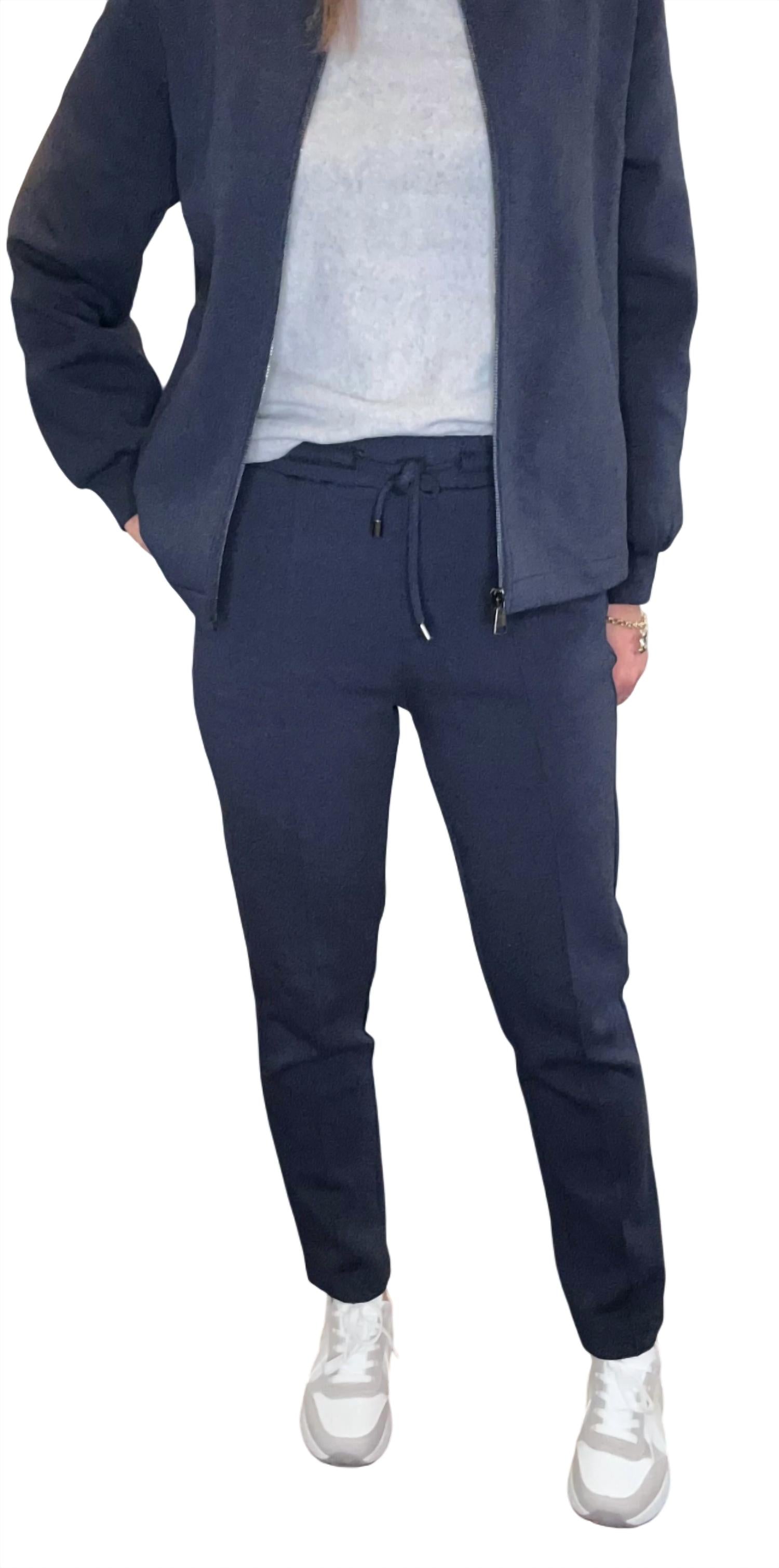 "Брюки Isemerai в темно-синем цвете" Yest
"Брюки Isemerai в темно-синем цвете" Yest