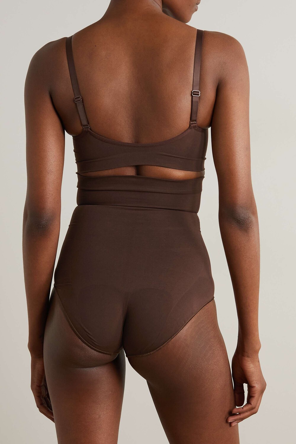 SKIMS Бесшовные трусы с высокой талией Sculpt - Какао, коричневый
SKIMS Бесшовные трусы с высокой талией Sculpt - Какао, коричневый