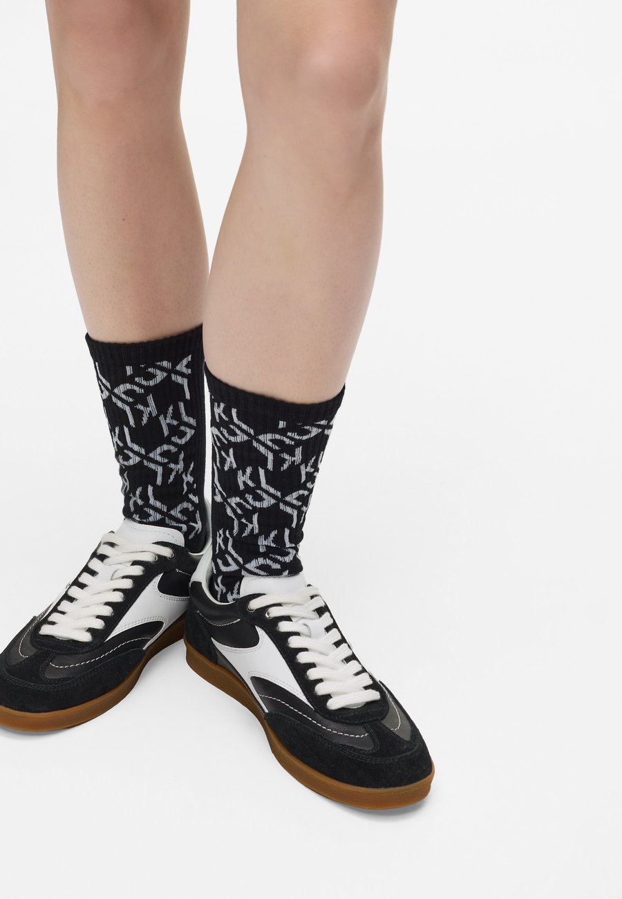 Носки Karl Lagerfeld Jeans PACK OF 2, Klj Standard Monogram-Black/Black
Носки Karl Lagerfeld Jeans PACK OF 2, Klj Standard Monogram-Black/Black