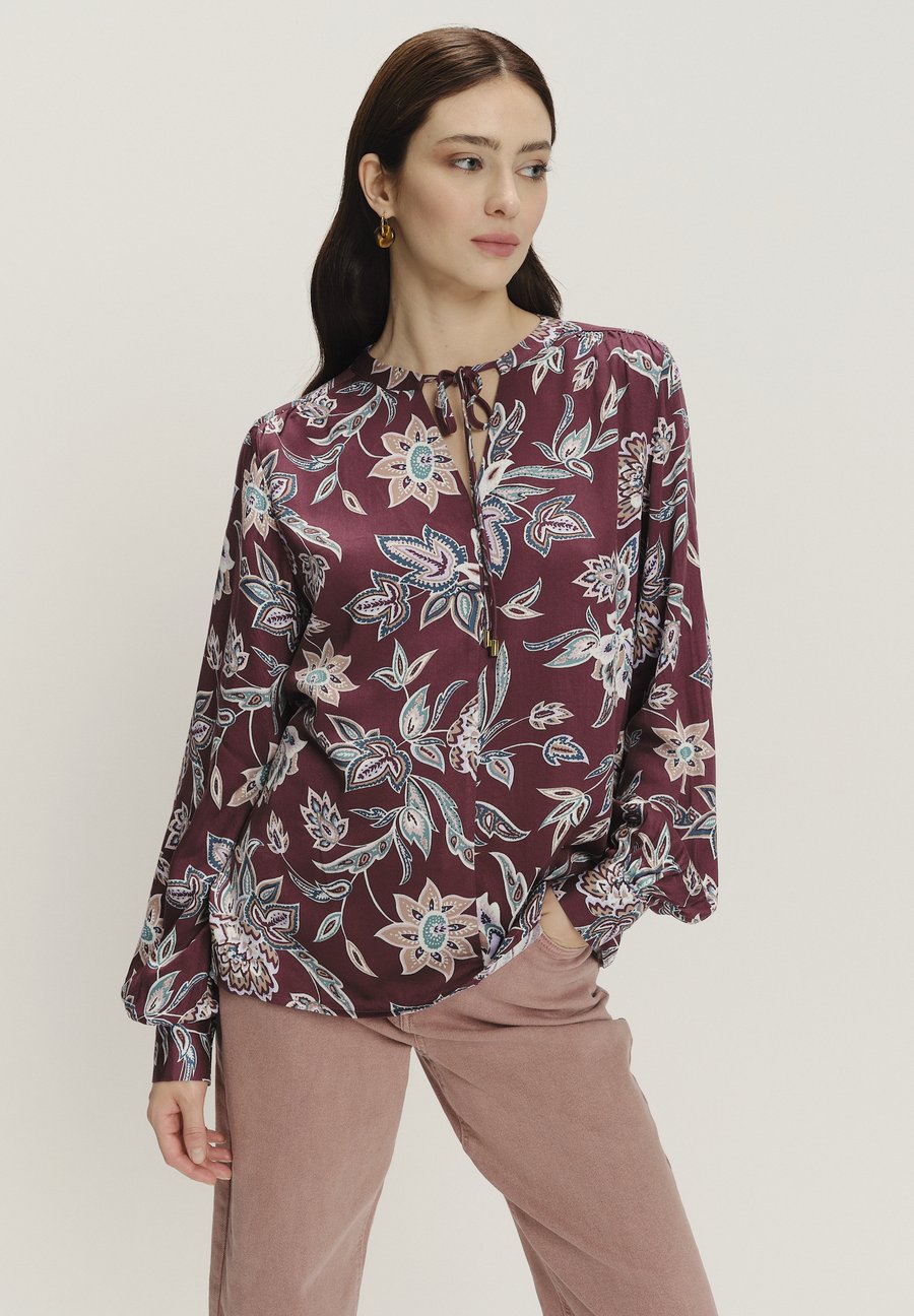 Блуза Greenpoint Blouse, Bordeaux
Блуза Greenpoint Blouse, Bordeaux