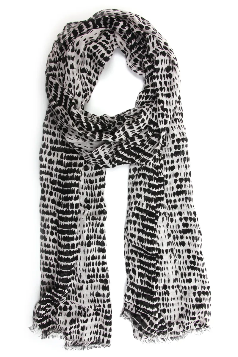 COLLEZIONE ALESSANDRO модный шарф "Vasca", со множеством мелких цветных вкраплений, черный
COLLEZIONE ALESSANDRO модный шарф "Vasca", со множеством мелких цветных вкраплений, черный