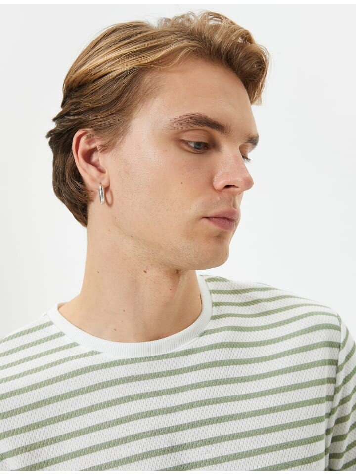 Футболка KOTON T shirt, цвет grün gestreift
Футболка KOTON T shirt, цвет grün gestreift