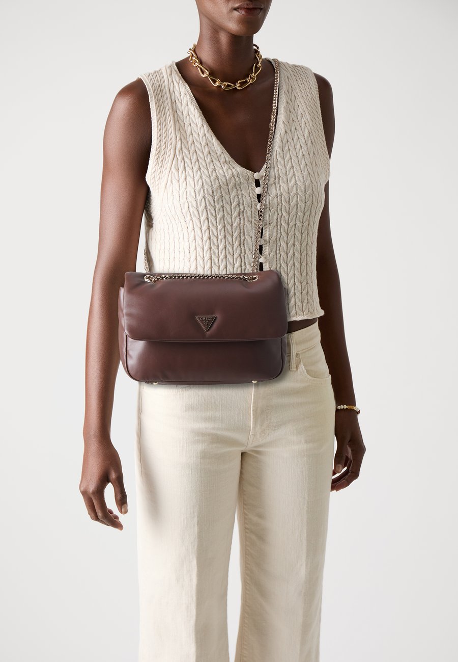 Сумка кросс-боди Guess SUNETRA CONVERTIBLE XBODY FLAP, Espresso/Brown
Сумка кросс-боди Guess SUNETRA CONVERTIBLE XBODY FLAP, Espresso/Brown