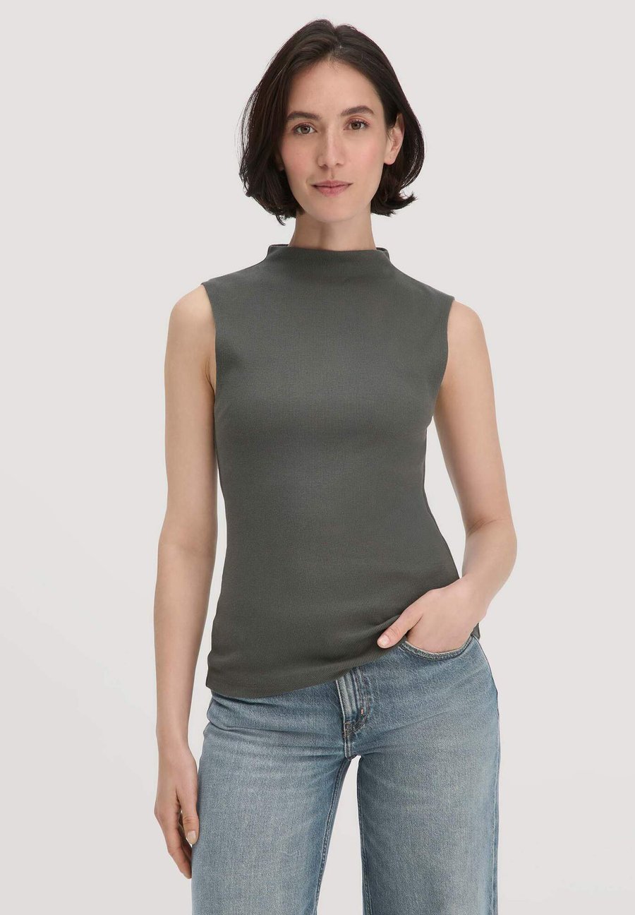 Топ Hessnatur SLIM, Tannengrün/Green
Топ Hessnatur SLIM, Tannengrün/Green