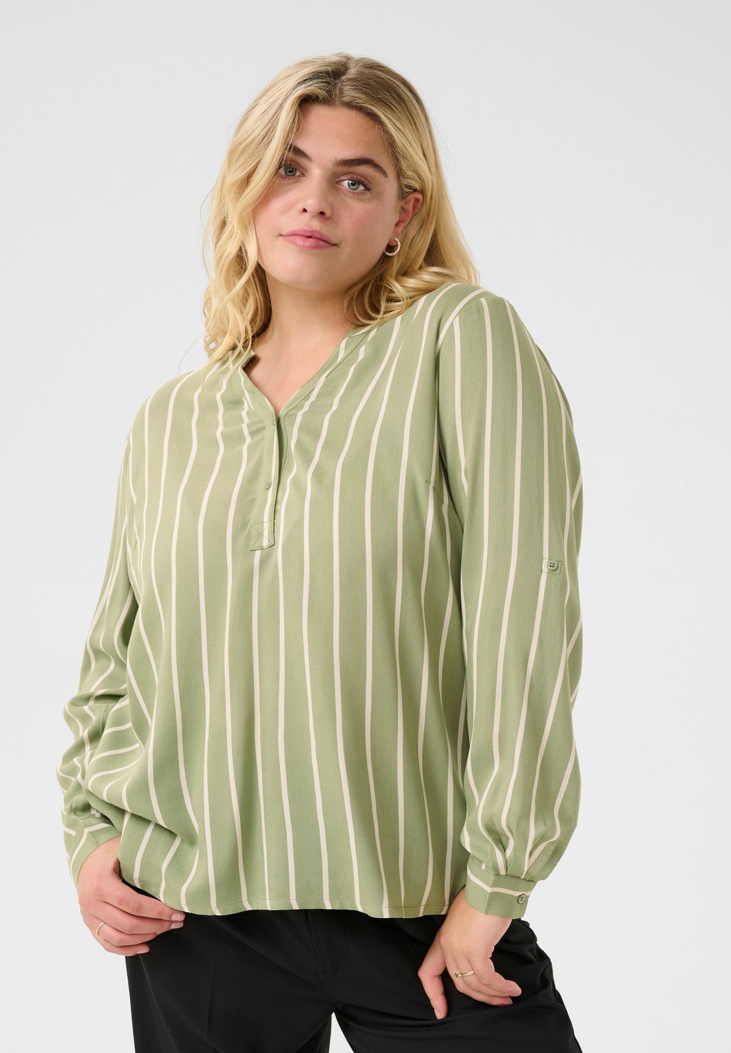 Блуза SIDA Kaffe Curve, зеленый
Блуза SIDA Kaffe Curve, зеленый