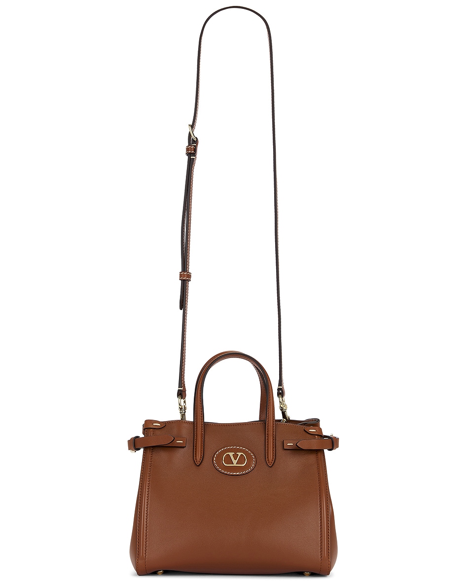 Сумка-тоут Antibes Small Valentino Garavani, Tobacco
Сумка-тоут Antibes Small Valentino Garavani, Tobacco