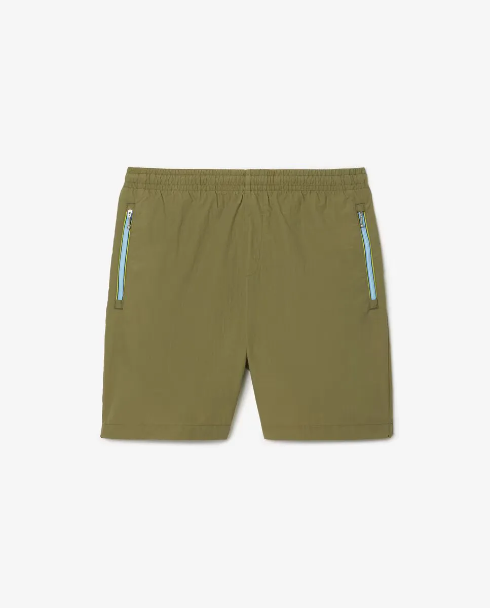 Мужские короткие брюки на молнии свободного кроя зеленого цвета Lacoste, цвет Verde Militar
Мужские короткие брюки на молнии свободного кроя зеленого цвета Lacoste, цвет Verde Militar